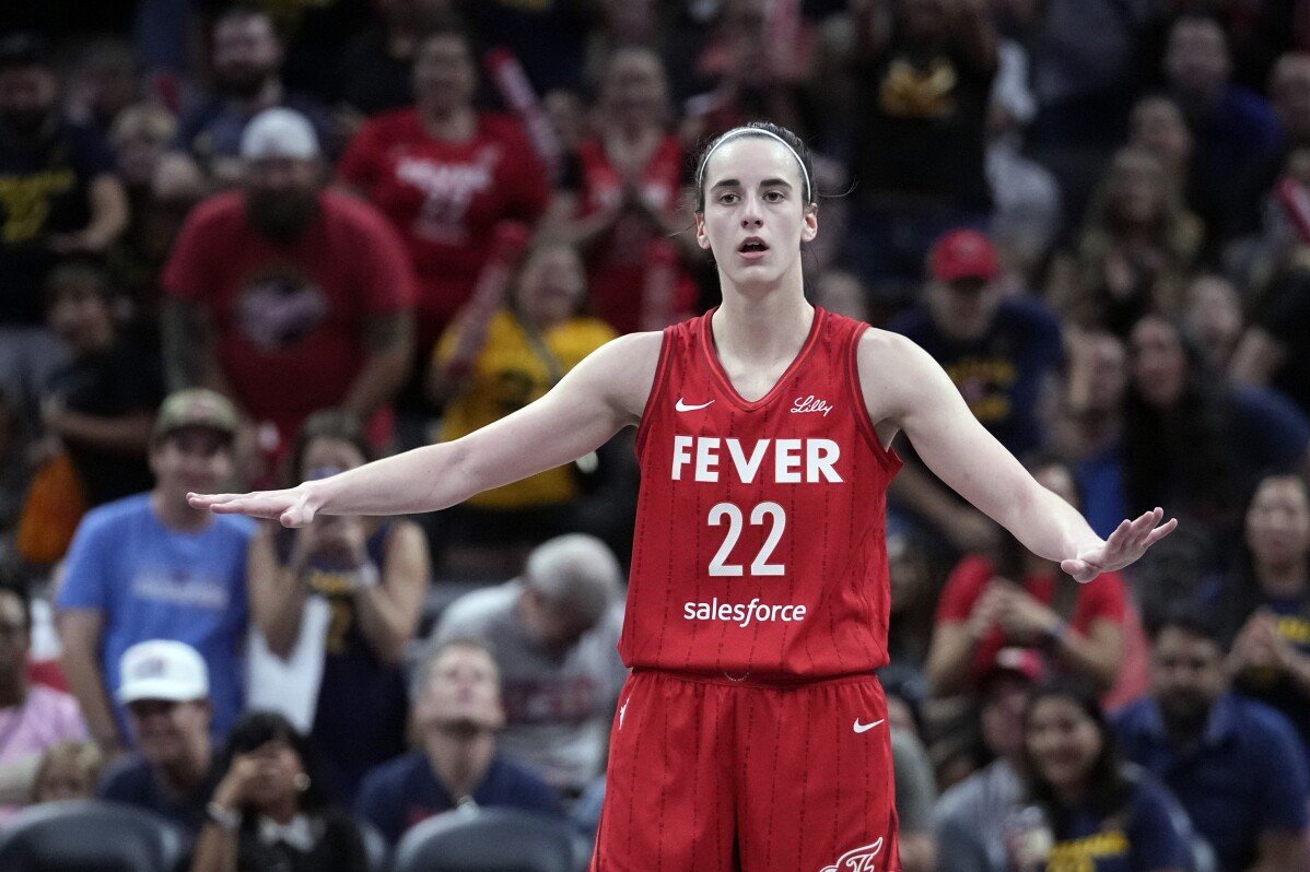 Caitlin Clark memimpin Fever melawan Liberty 83-78 dengan triple-double pertamanya oleh rookie WNBA